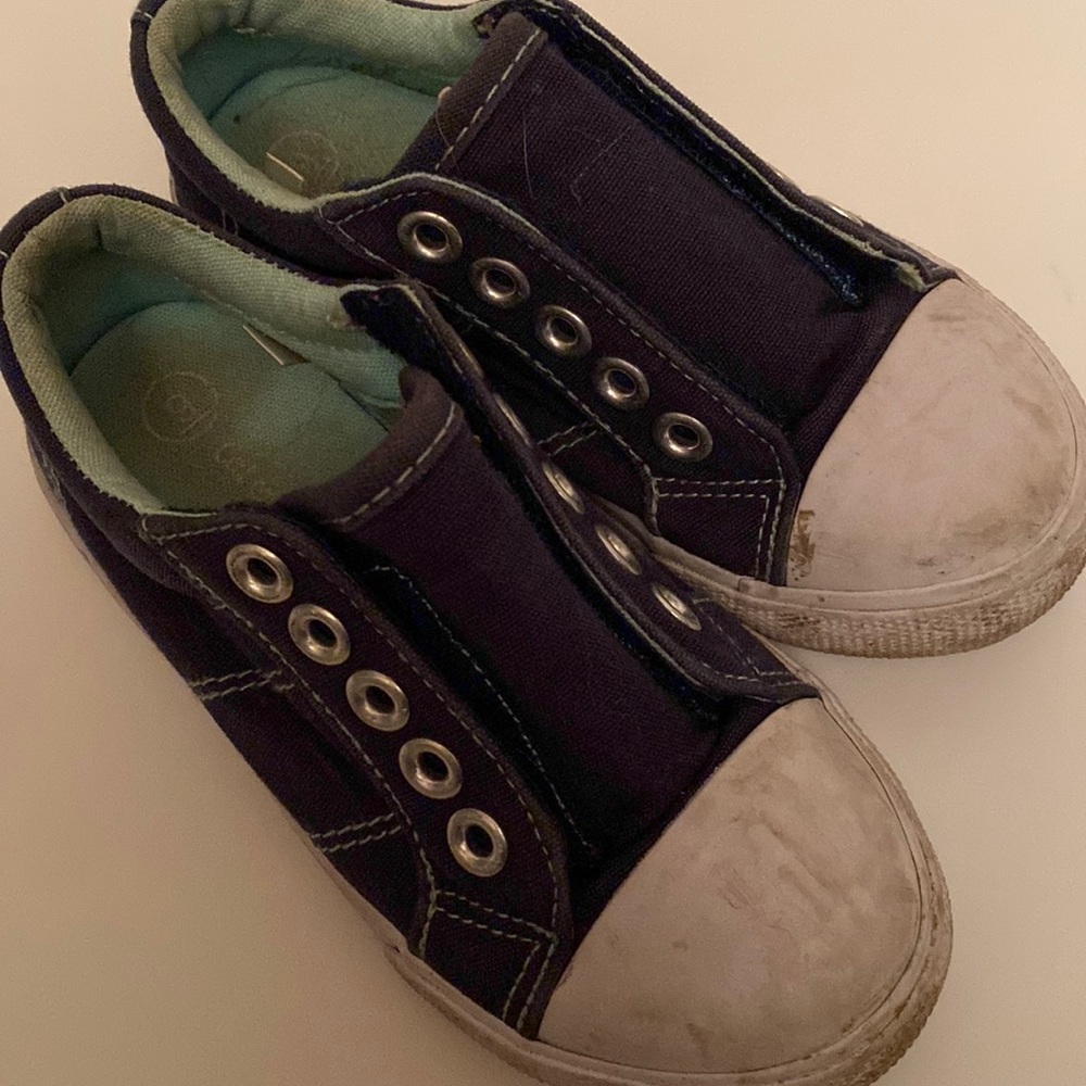 Play sneakers